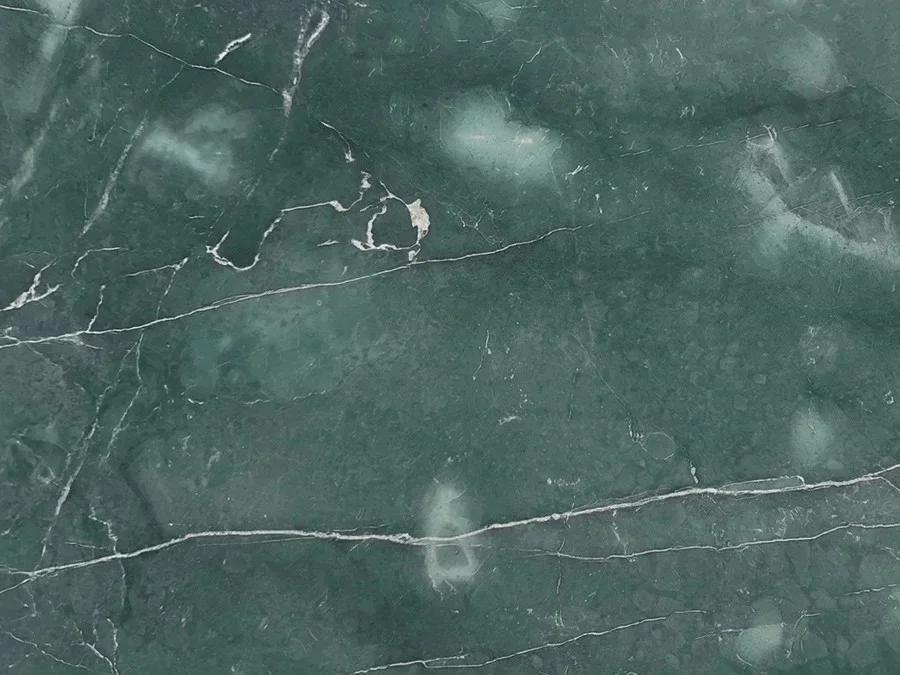Superficies en piedra natural — tonos Verde