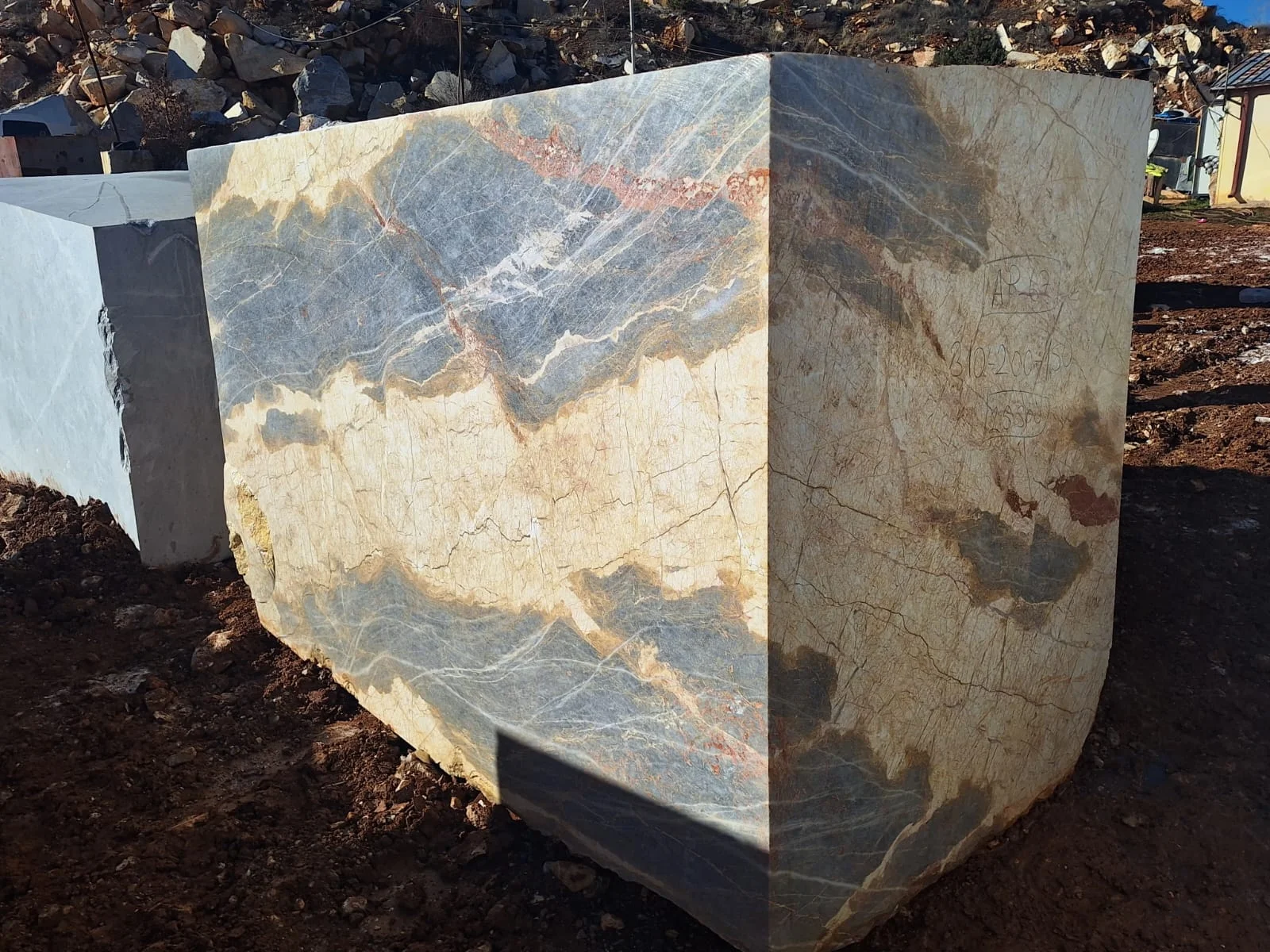 ek görünüm, Azure Crown Doğal Taş blok AC-2026-01 - 25.30 ton, 9.30 m³ - Satıldı Konum: Eskişehir, Türkiye Marque Natural Stones tarafından