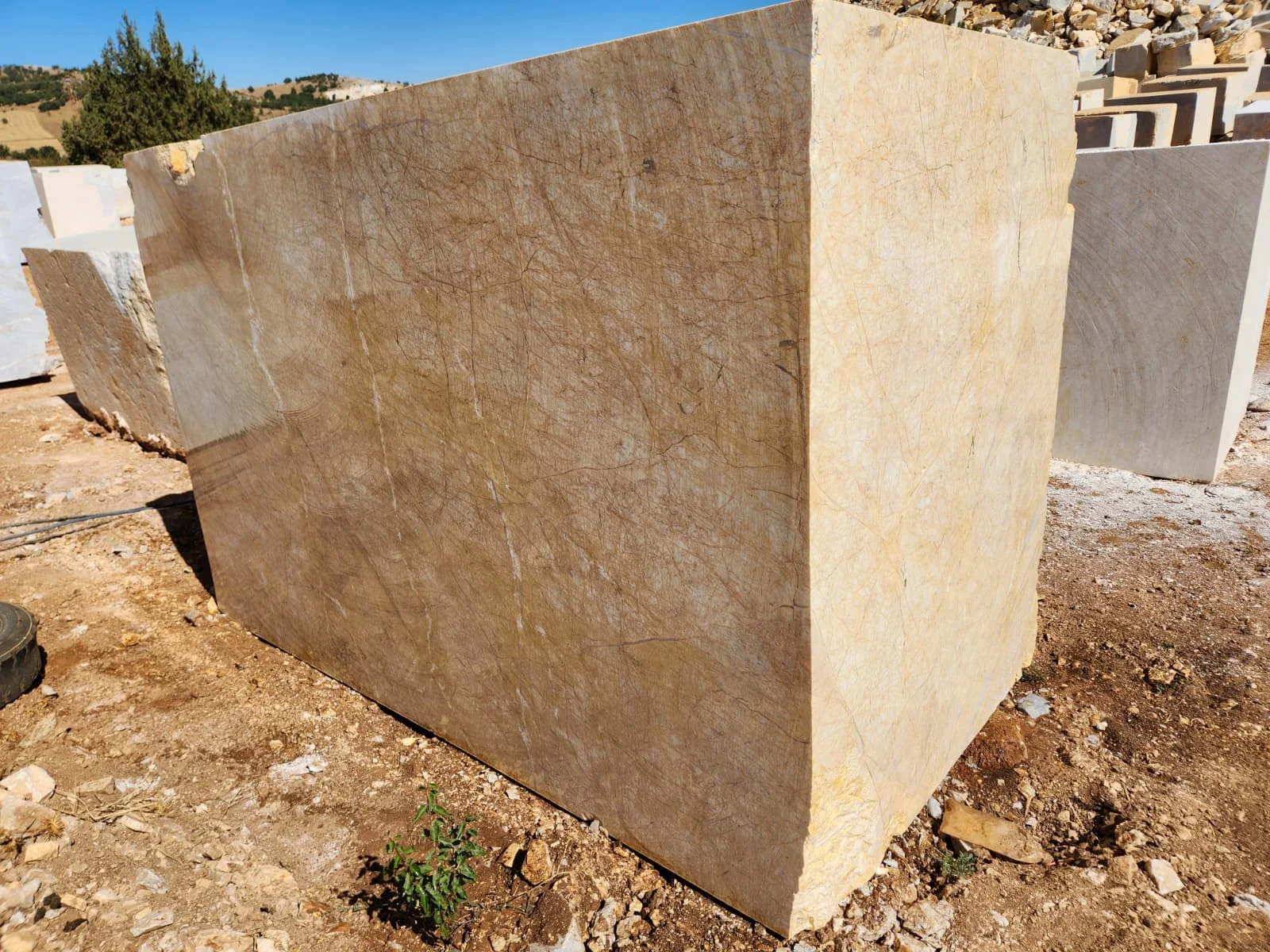 ek görünüm, Golden Spider Doğal Taş blok GS-2026-01 - 27.78 ton, 9.92 m³ - Satıldı Konum: Eskişehir, Türkiye Marque Natural Stones tarafından