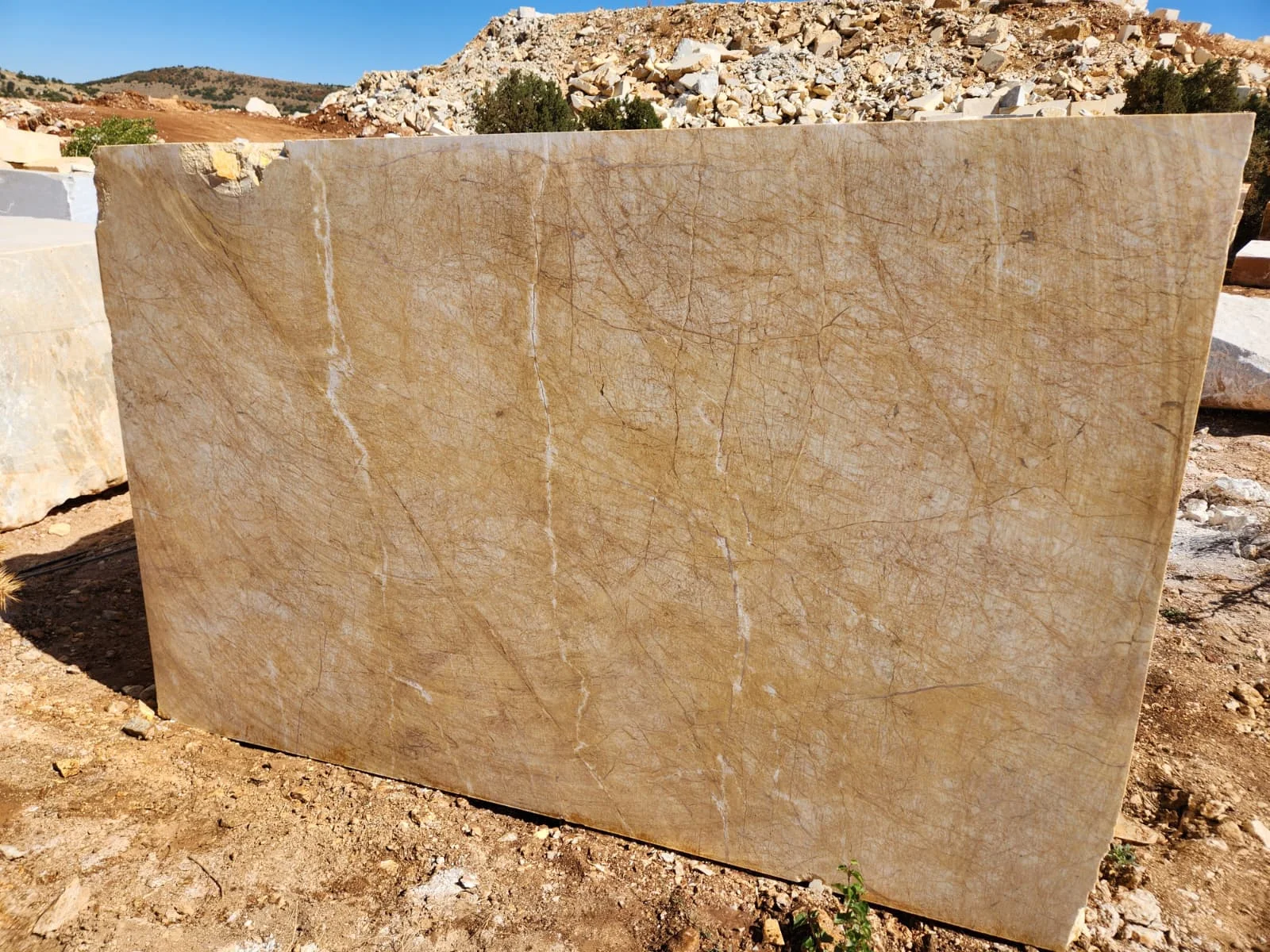 ek görünüm, Golden Spider Doğal Taş blok GS-2026-01 - 27.78 ton, 9.92 m³ - Satıldı Konum: Eskişehir, Türkiye Marque Natural Stones tarafından