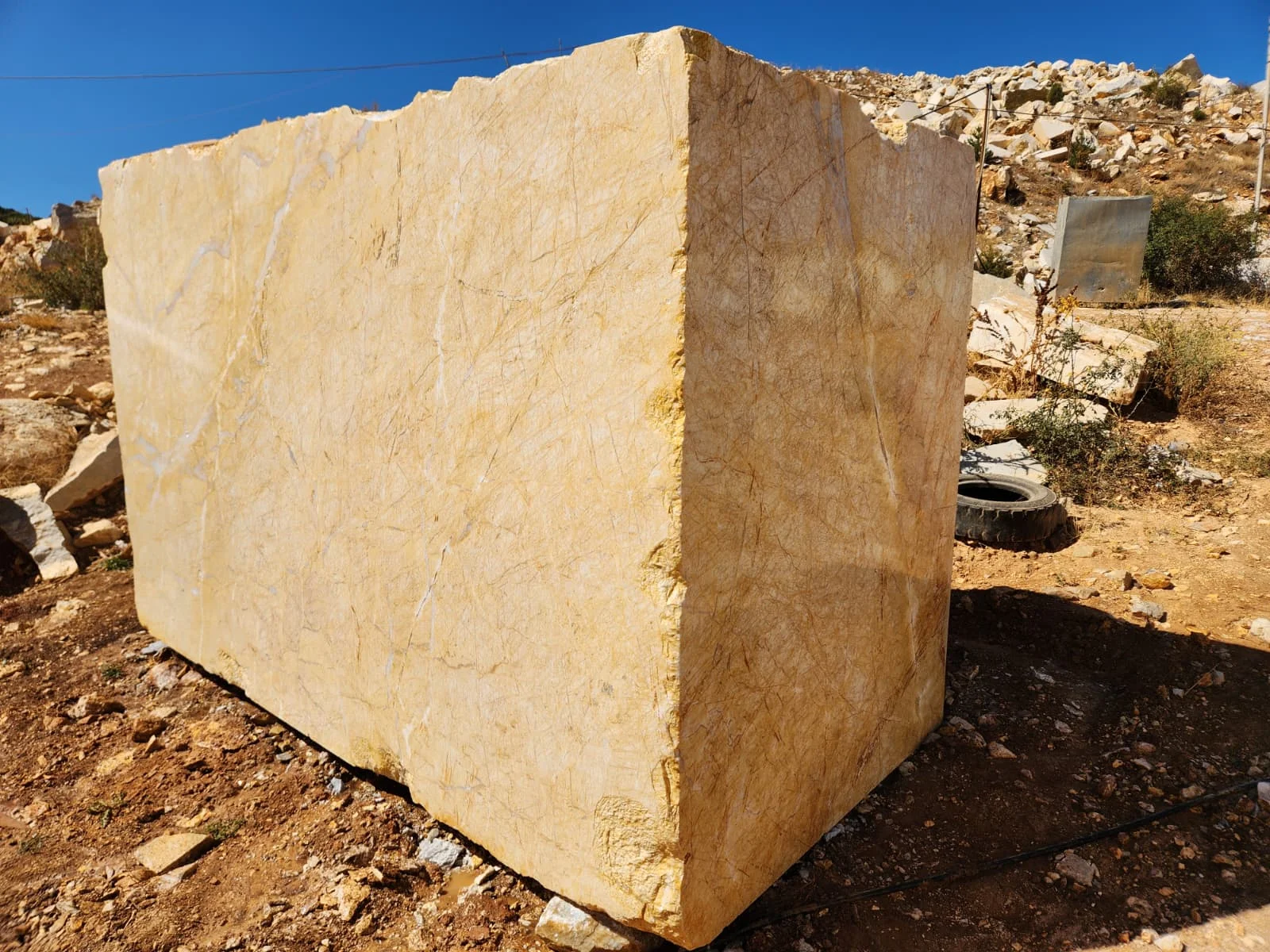 ek görünüm, Golden Spider Doğal Taş blok GS-2026-01 - 27.78 ton, 9.92 m³ - Satıldı Konum: Eskişehir, Türkiye Marque Natural Stones tarafından