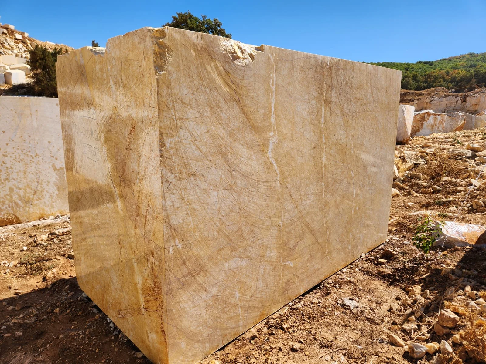ek görünüm, Golden Spider Doğal Taş blok GS-2026-01 - 27.78 ton, 9.92 m³ - Satıldı Konum: Eskişehir, Türkiye Marque Natural Stones tarafından