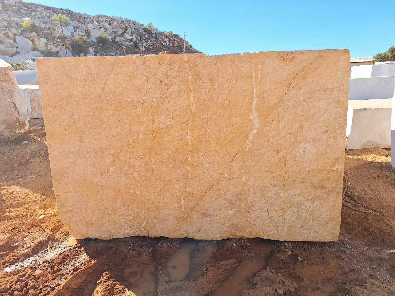 ek görünüm, Golden Spider Doğal Taş blok GS-2026-02 - 25.17 ton, 8.99 m³ - Satıldı Konum: Eskişehir, Türkiye Marque Natural Stones tarafından