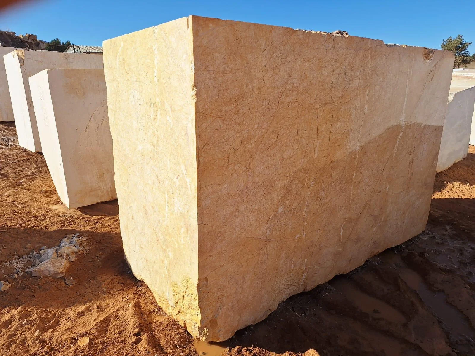 ek görünüm, Golden Spider Doğal Taş blok GS-2026-02 - 25.17 ton, 8.99 m³ - Satıldı Konum: Eskişehir, Türkiye Marque Natural Stones tarafından