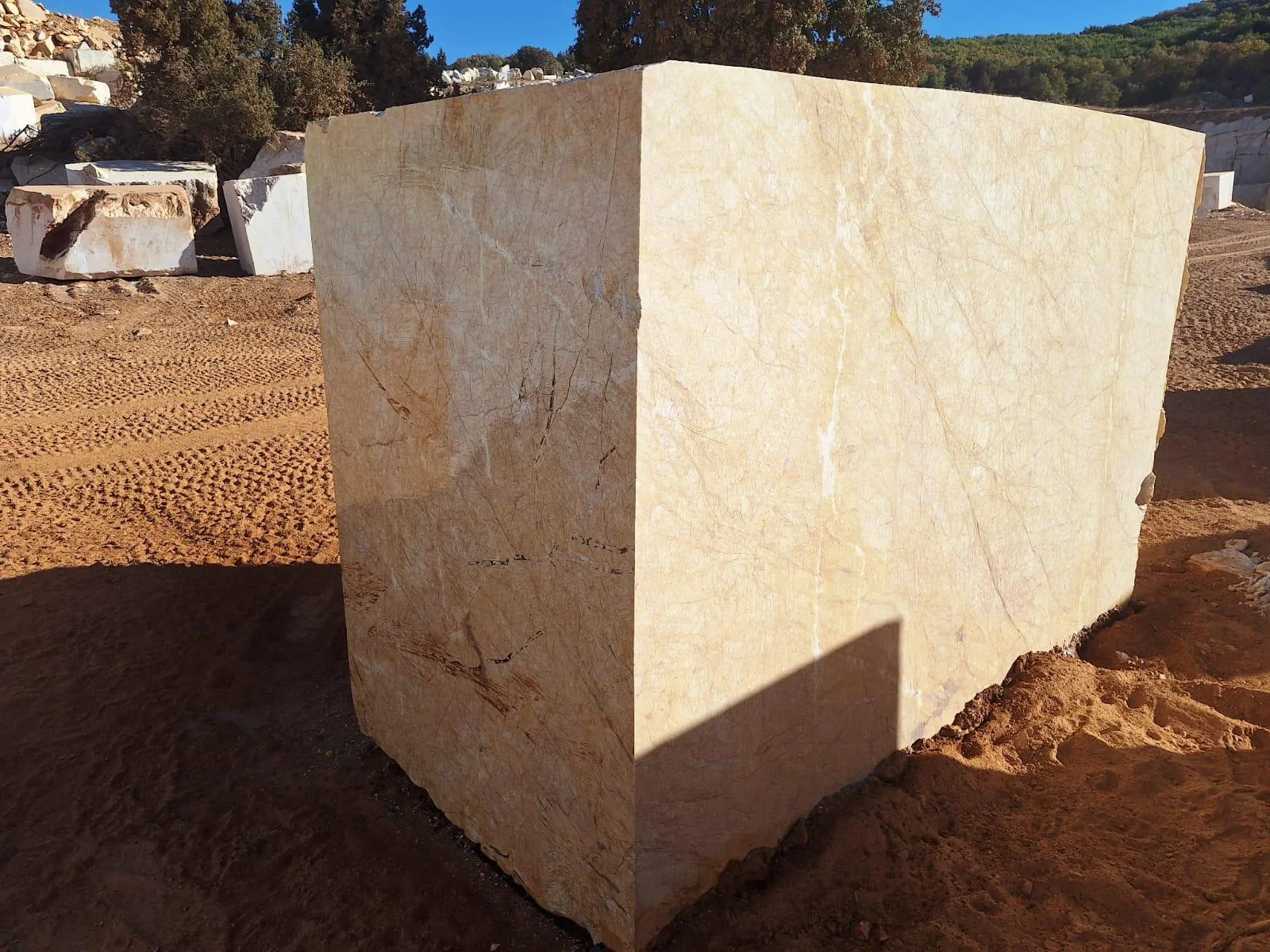 ek görünüm, Golden Spider Doğal Taş blok GS-2026-02 - 25.17 ton, 8.99 m³ - Satıldı Konum: Eskişehir, Türkiye Marque Natural Stones tarafından