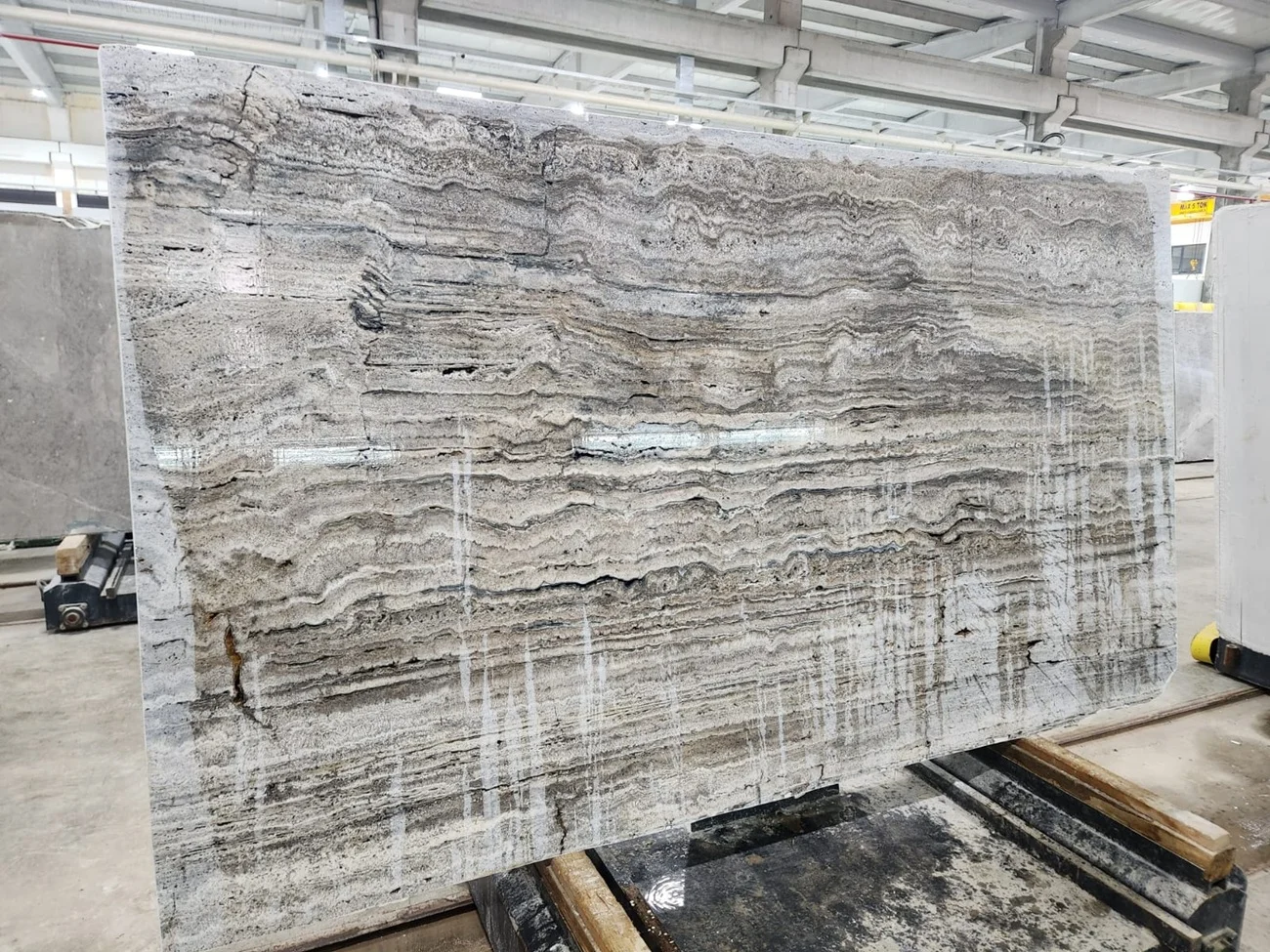 miniatura de Silver Travertine lámina Lote N.º ST-R320182 - 20 mm, Acabado: Losa en bruto, 5.82 m² - Listo para envío — de Eskişehir, Turquía por Marque Natural Stones