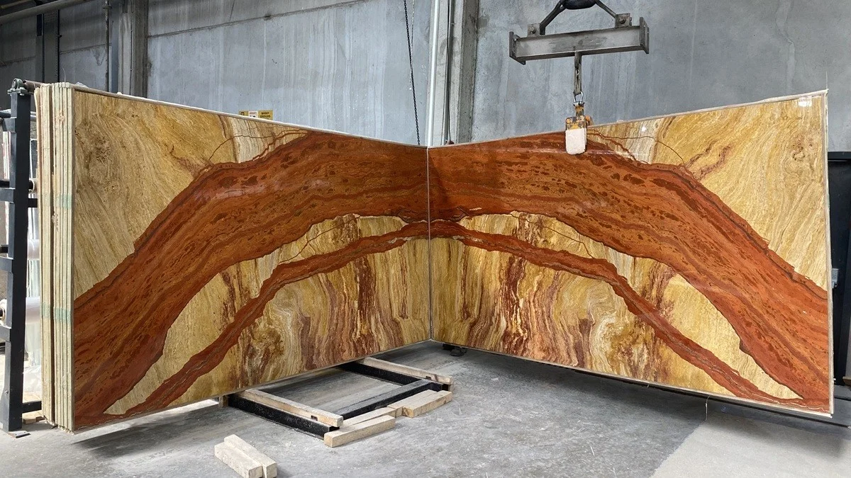 Travertino Tronco Ferrato ya disponible en stock