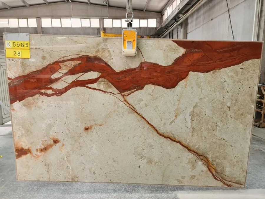 Lastre di Travertino Tronco Ferrato di Nuovo Disponibili a Stock