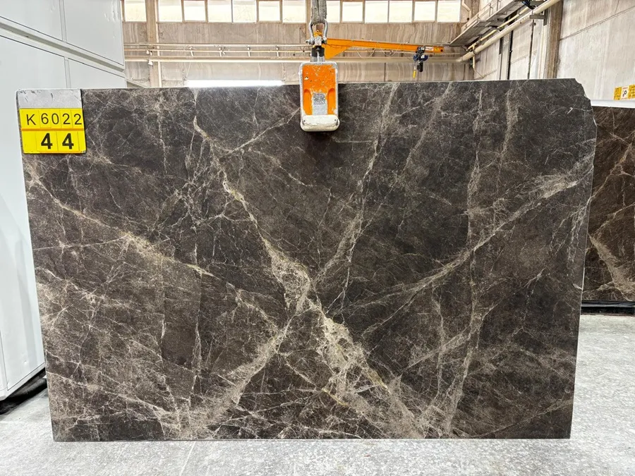 Lastre di Marmo Dark Emperador da 2 cm Ora Disponibili a Stock