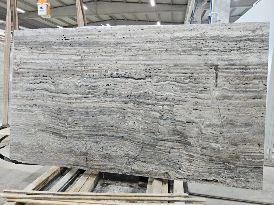 Lastre di Silver Travertine ora disponibili a stock