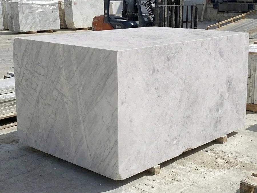 карьерный блок мрамора Tundra Grey из Турции